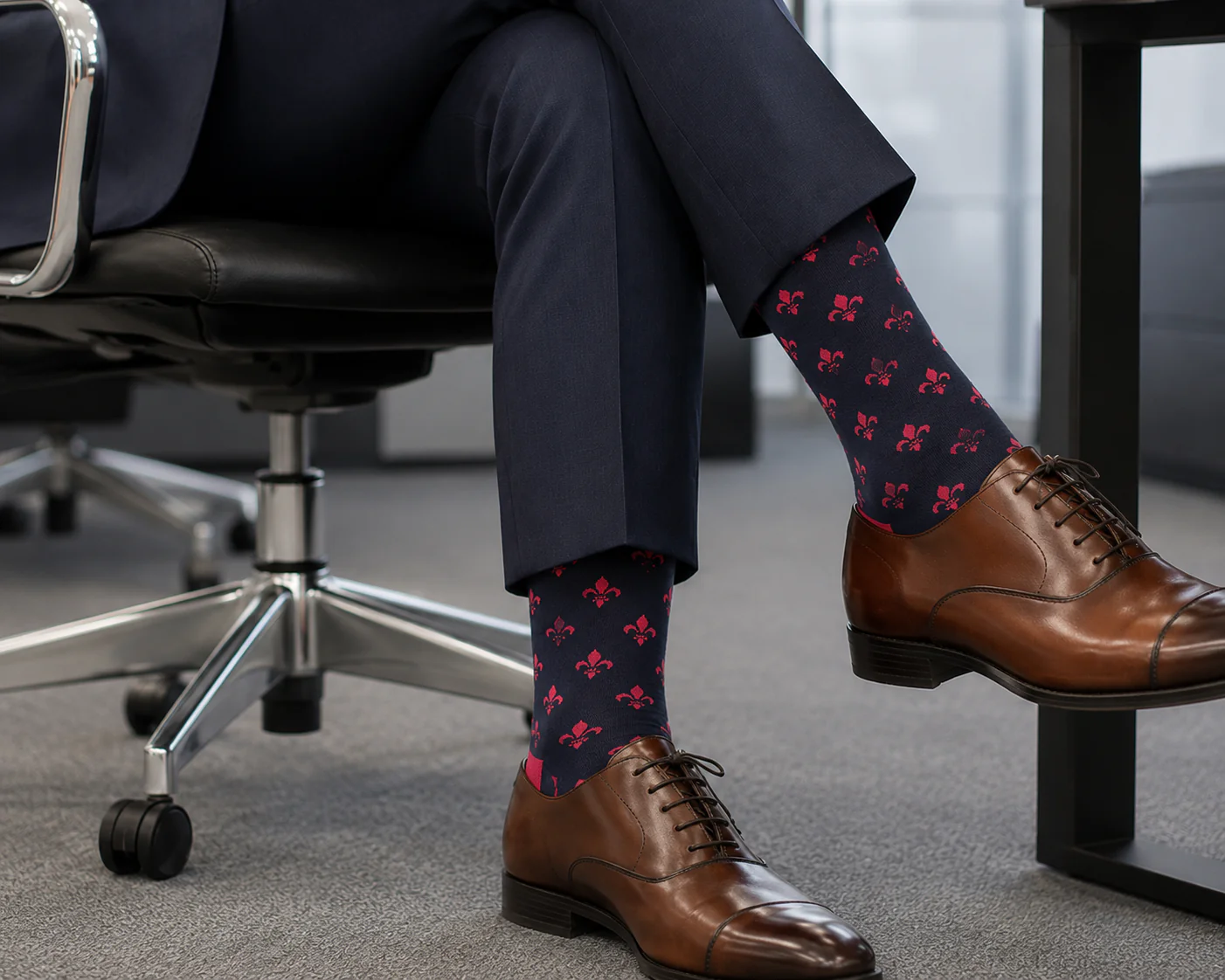 Fleur Des Lis Pink Men’s Socks - Image 2